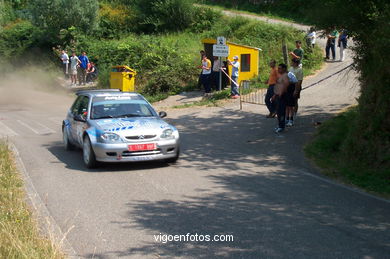 COCHES DE RALLYE RIAS BAIXAS 2002