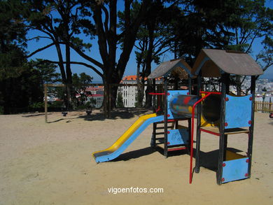 PARQUES INFANTILES DEL PARQUE DEL CASTRO