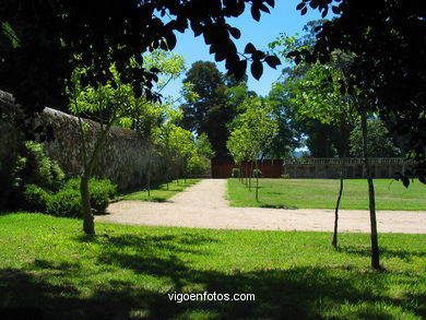 JARDINES POSTERIORES DE QUIÑONES DE LEÓN