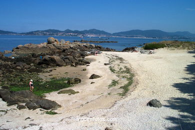 PRAIA ESPEDRIGADA E TOMBO DO GATO