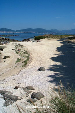 PLAYA ESPEDRIGADA Y TOMBO DO GATO