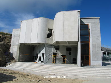 Zona comercial e teatro