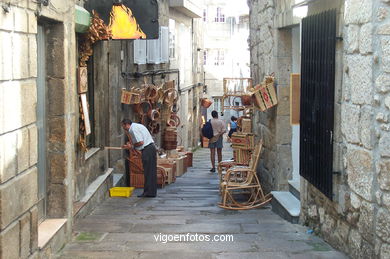 LA CALLE DOS CESTEIROS Y LA PLAZA DE ALMEIDA