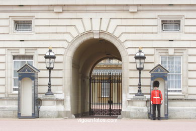 Changing of the Guard (Buckingham Palace). 