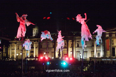 Tanz und Vorführungen auf dem Trafalgar Square. 
