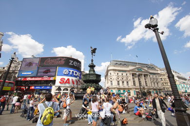 Piccadilly Circus. 