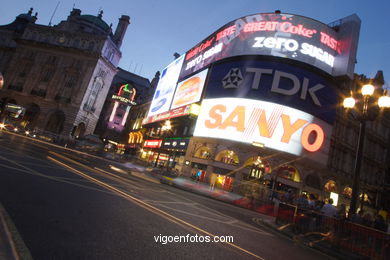 Piccadilly Circus . 