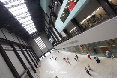 Museu de Arte Moderno (Tate Modern Museum) . 