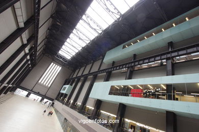 Museu de Arte Moderno (Tate Modern Museum) . 