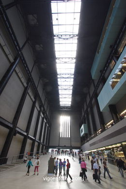 Museu de Arte Moderno (Tate Modern Museum) . 