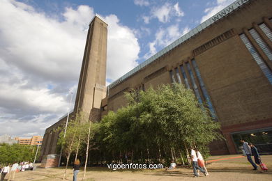 Museu de Arte Moderno (Tate Modern Museum) . 