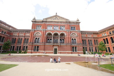 Museu de Arte e Desenho (Vitria and Albert Museum) . 