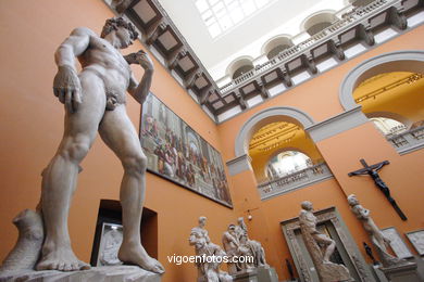 Museo de Arte y Diseo (Victoria and Albert Museum). 