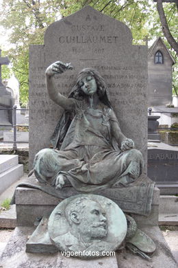 CEMENTERIO DE MONTMARTRE - PARÍS, FRANCIA -  IMÁGENES DE VIAJES