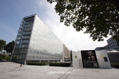 INSTITUT DU MONDE ARABE - PARIS, FRANCE - IMAGES - PICS & TRAVELS - INFO