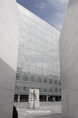 INSTITUT DU MONDE ARABE - PARIS, FRANCE - IMAGES - PICS & TRAVELS - INFO