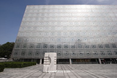 INSTITUT DU MONDE ARABE - PARIS, FRANCE - IMAGES - PICS & TRAVELS - INFO