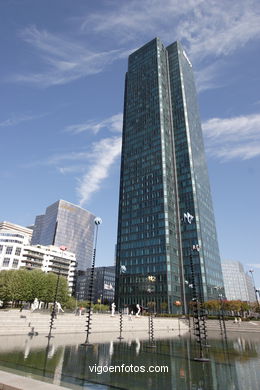 RASCACIELOS - LA DÉFENSE - PARÍS, FRANCIA - IMÁGENES DE VIAJES