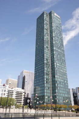 SKYSCRAPERS - LA DÉFENSE - PARIS, FRANCE - IMAGES - PICS & TRAVELS - INFO