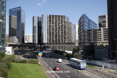 RASCACIELOS - LA DÉFENSE - PARÍS, FRANCIA - IMÁGENES DE VIAJES