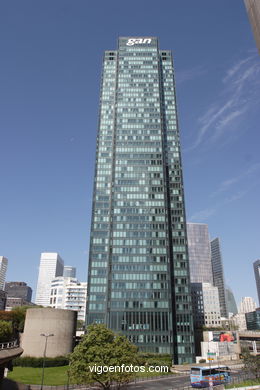 RASCACIELOS - LA DÉFENSE - PARÍS, FRANCIA - IMÁGENES DE VIAJES