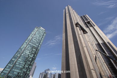 RASCACIELOS - LA DÉFENSE - PARÍS, FRANCIA - IMÁGENES DE VIAJES