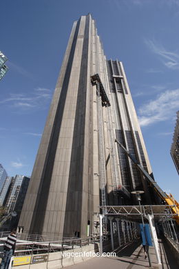 RASCACIELOS - LA DÉFENSE - PARÍS, FRANCIA - IMÁGENES DE VIAJES