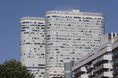SKYSCRAPERS - LA DÉFENSE - PARIS, FRANCE - IMAGES - PICS & TRAVELS - INFO