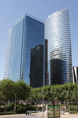 RASCACIELOS - LA DÉFENSE - PARÍS, FRANCIA - IMÁGENES DE VIAJES