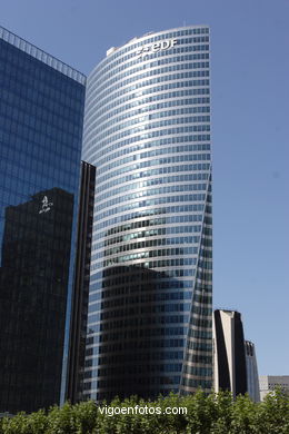 RASCACIELOS - LA DÉFENSE - PARÍS, FRANCIA - IMÁGENES DE VIAJES