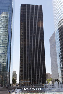 SKYSCRAPERS - LA DÉFENSE - PARIS, FRANCE - IMAGES - PICS & TRAVELS - INFO