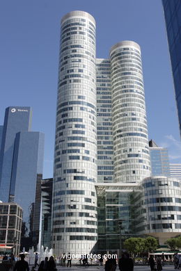 SKYSCRAPERS - LA DÉFENSE - PARIS, FRANCE - IMAGES - PICS & TRAVELS - INFO