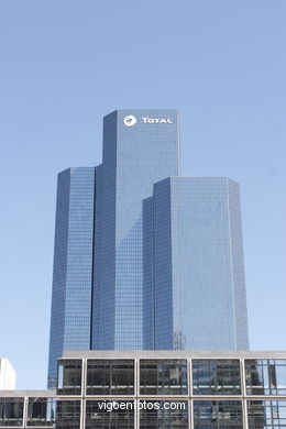 SKYSCRAPERS - LA DÉFENSE - PARIS, FRANCE - IMAGES - PICS & TRAVELS - INFO