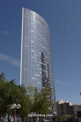 RASCACIELOS - LA DÉFENSE - PARÍS, FRANCIA - IMÁGENES DE VIAJES