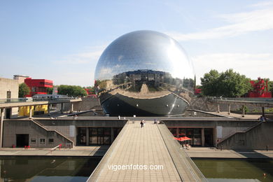 LA VILLETE - PARÍS, FRANCIA - CIUDAD DE LAS CIENCIAS Y LA INDUSTRIA - IMÁGENES DE VIAJES