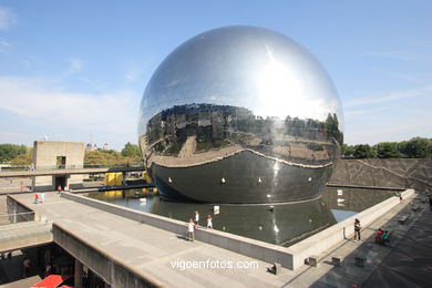 LA VILLETE - PARÍS, FRANCIA - CIUDAD DE LAS CIENCIAS Y LA INDUSTRIA - IMÁGENES DE VIAJES