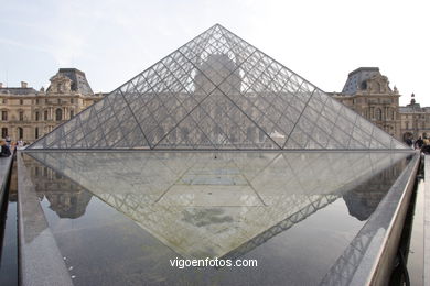 PIRÁMIDES DEL LOUVRE, FRANCIA - PARÍS - MUSÉE DU LOUVRE - IMÁGENES DE VIAJES