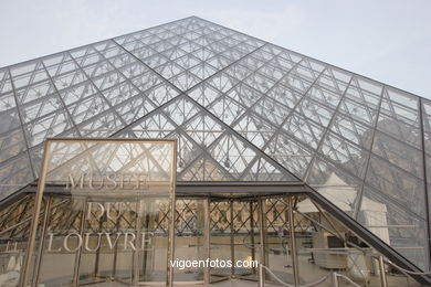 PIRÁMIDES DEL LOUVRE, FRANCIA - PARÍS - MUSÉE DU LOUVRE - IMÁGENES DE VIAJES