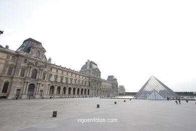 PIRÁMIDES DEL LOUVRE, FRANCIA - PARÍS - MUSÉE DU LOUVRE - IMÁGENES DE VIAJES