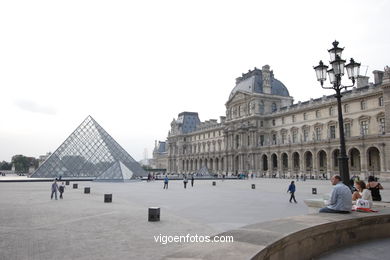 PIRÁMIDES DEL LOUVRE, FRANCIA - PARÍS - MUSÉE DU LOUVRE - IMÁGENES DE VIAJES