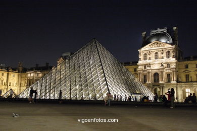 PIRÁMIDES DEL LOUVRE, FRANCIA - PARÍS - MUSÉE DU LOUVRE - IMÁGENES DE VIAJES