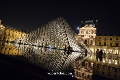 PIRÁMIDES DEL LOUVRE, FRANCIA - PARÍS - MUSÉE DU LOUVRE - IMÁGENES DE VIAJES