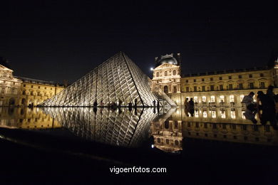 PIRÁMIDES DEL LOUVRE, FRANCIA - PARÍS - MUSÉE DU LOUVRE - IMÁGENES DE VIAJES