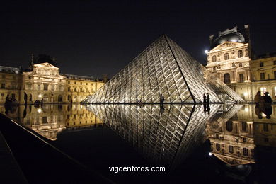 PIRÁMIDES DEL LOUVRE, FRANCIA - PARÍS - MUSÉE DU LOUVRE - IMÁGENES DE VIAJES