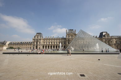 PIRÁMIDES DEL LOUVRE, FRANCIA - PARÍS - MUSÉE DU LOUVRE - IMÁGENES DE VIAJES