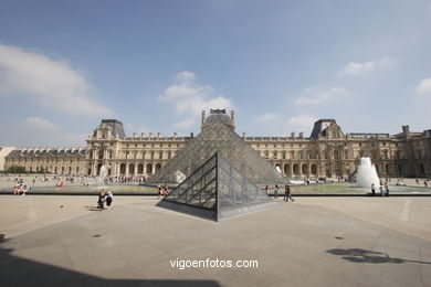 PIRÁMIDES DEL LOUVRE, FRANCIA - PARÍS - MUSÉE DU LOUVRE - IMÁGENES DE VIAJES