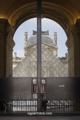 PIRÁMIDES DEL LOUVRE, FRANCIA - PARÍS - MUSÉE DU LOUVRE - IMÁGENES DE VIAJES