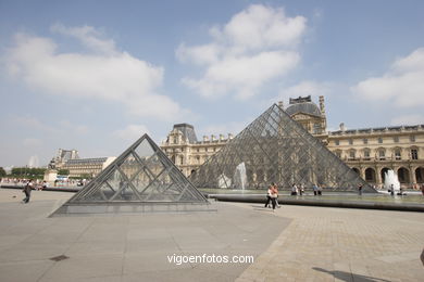 PIRÁMIDES DEL LOUVRE, FRANCIA - PARÍS - MUSÉE DU LOUVRE - IMÁGENES DE VIAJES