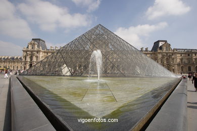 PIRÁMIDES DEL LOUVRE, FRANCIA - PARÍS - MUSÉE DU LOUVRE - IMÁGENES DE VIAJES