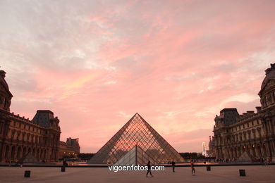 LOUVRE MUSEUM - PARIS, FRANCE - MUSÉE DU LOUVRE -  IMAGES - PICS & TRAVELS - INFO